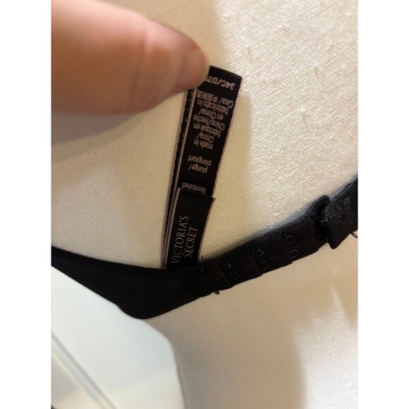 Victoria’s Secret Bombshell plunge bra 34C GUC - Picture 3 of 4